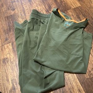 Scrub Joy XL, XLT scrubs